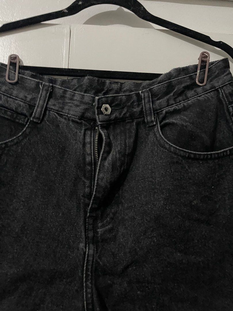 Hw black denim shorts (Category: Shorts) located in Angeles City. Submitted by brainselle (Listing ID 1394198226, Image 2). Description: Size 28 Mod Jnt.
