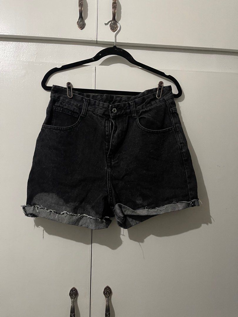 Hw black denim shorts (Category: Shorts) located in Angeles City. Submitted by brainselle (Listing ID 1394198226, Image 1). Description: Size 28 Mod Jnt.