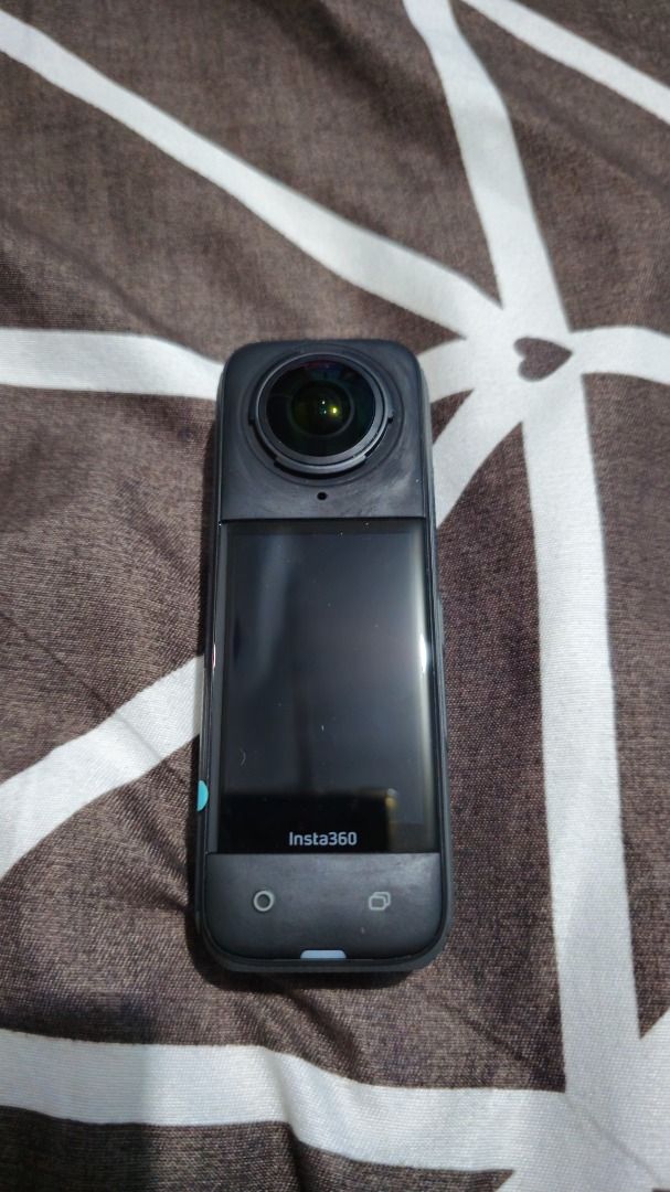 INSTA360 X4 (Category: Cameras) located in Quezon City. Submitted by marlonreyes23 (Listing ID 1394178952, Image 1). Description: insta 360 x4 original Slightly used With 4k 128gb SD card included .