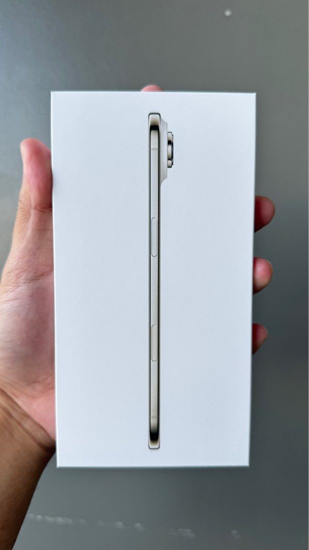 iPhone Air Light Gold 256GB (Category: iPhone Air Series) located in Makati City. Submitted by cham21 (Listing ID 1394083946, Image 1). Description: .