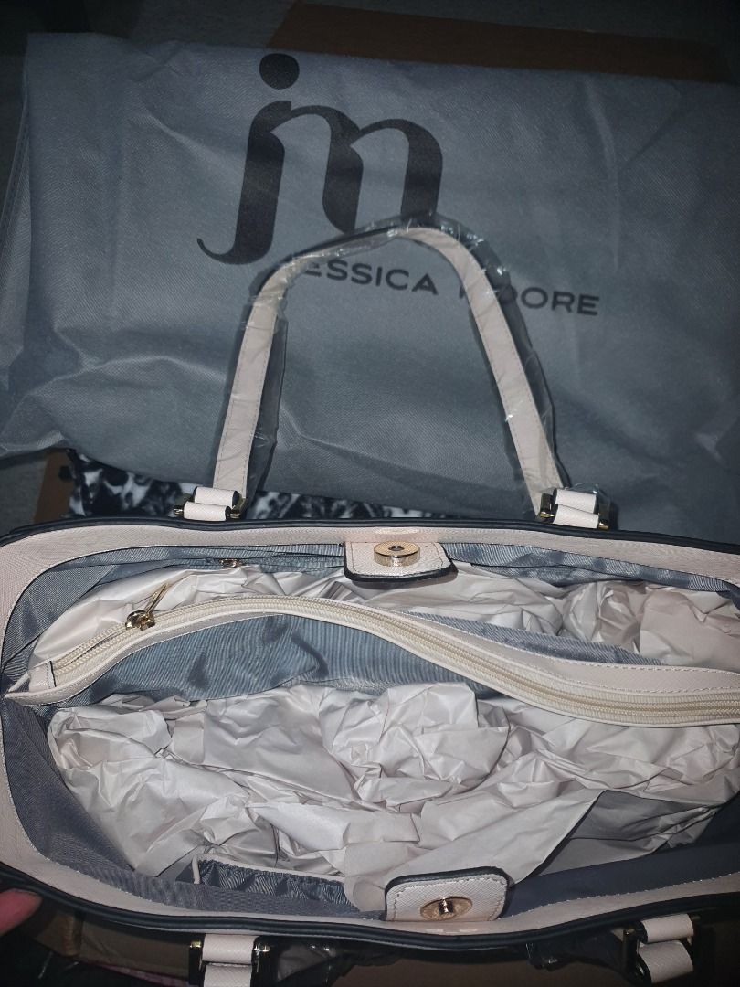 Jessica Moore Tote Large Bag (Category: Tote Bags) located in Manila. Submitted by sam_nic (Listing ID 1394082815, Image 3). Description: .