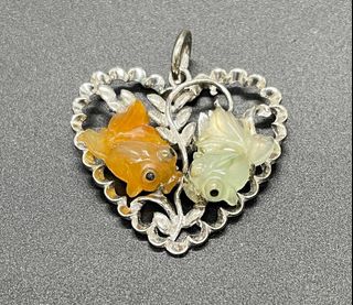 K白金鑲心形扭邊玉雙魚墜 Jade Double Fish Pendant64200821715587110