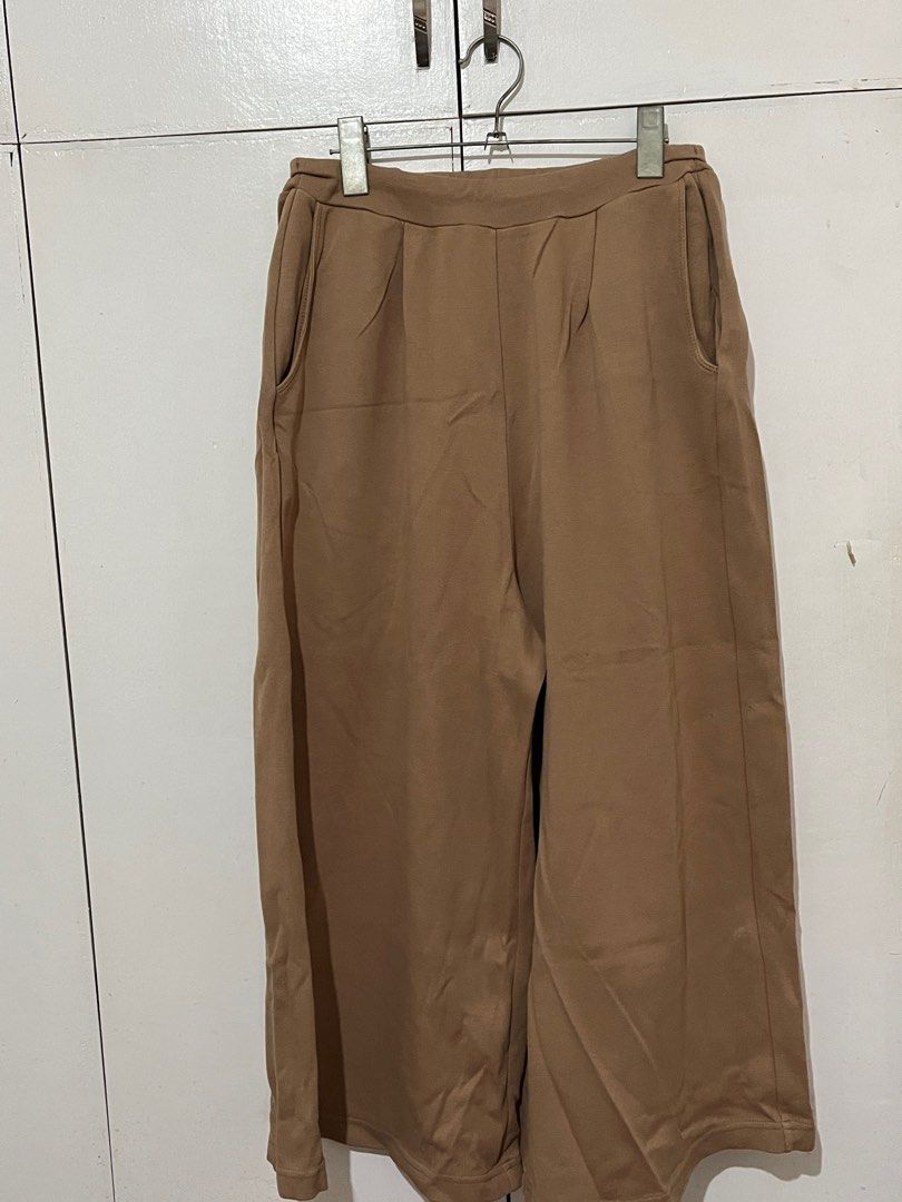 Khaki Trouser (Category: Jeans) located in Marilao. Submitted by dnncsd (Listing ID 1394073751, Image 1). Description: Size 30-34 Stretchy .