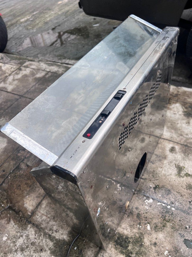 Kitchen range hood (Category: Fans) located in Makati City. Submitted by bentabentabilinakayo (Listing ID 1394198508, Image 3). Description: Second hand Kitchen range hood Price 1900 pesos Makati pick up.