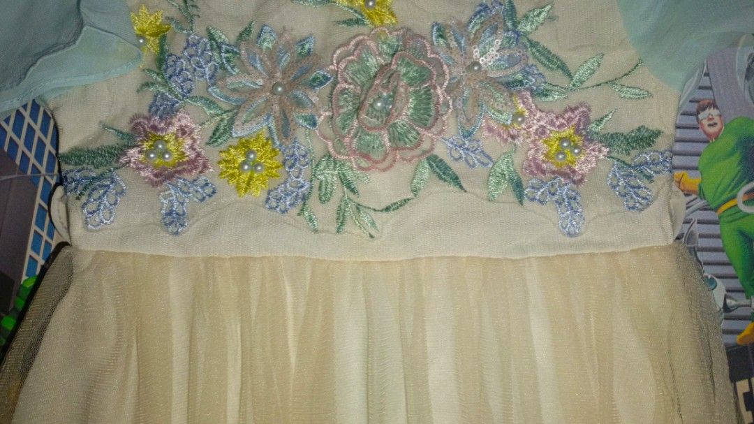 Korean Hanbok Dress (Category: Babies & Kids Fashion) located in Antipolo. Submitted by chacha18 (Listing ID 1394101590, Image 3). Description: estimated measurement waist - 21 1/2 inch length - 32 inch (petticoat not included) with belt slot but no belt included this is preloved so please manage your expectation.