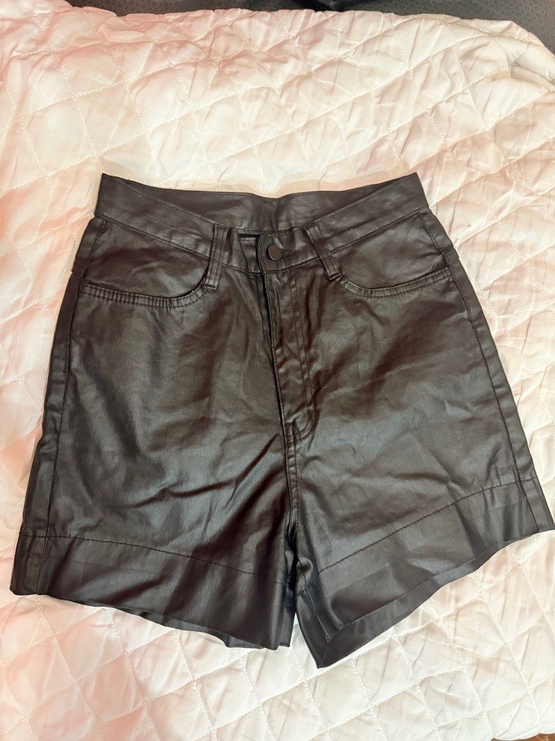 Leather Short CLEAN CUT (Category: Shorts) located in Cavite. Submitted by oldthreadsz (Listing ID 1394056666, Image 1). Description: Size 26 Lenght 16 inch.