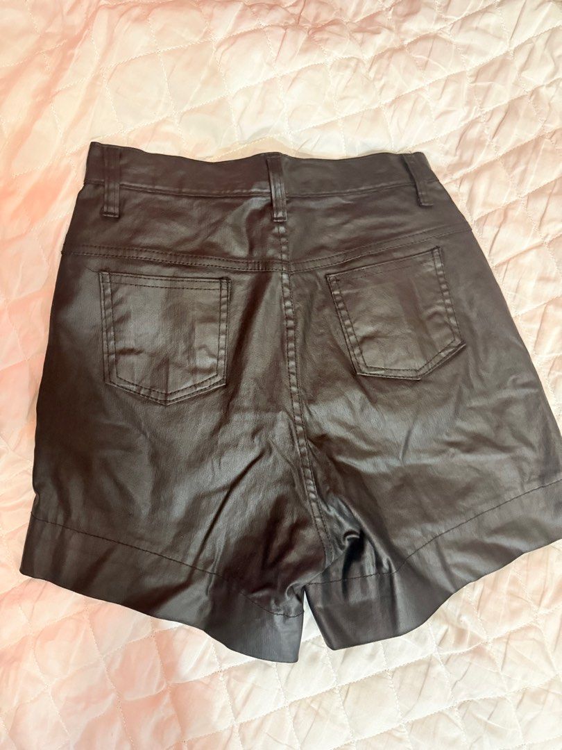 Leather Short CLEAN CUT (Category: Shorts) located in Cavite. Submitted by oldthreadsz (Listing ID 1394056666, Image 2). Description: Size 26 Lenght 16 inch.