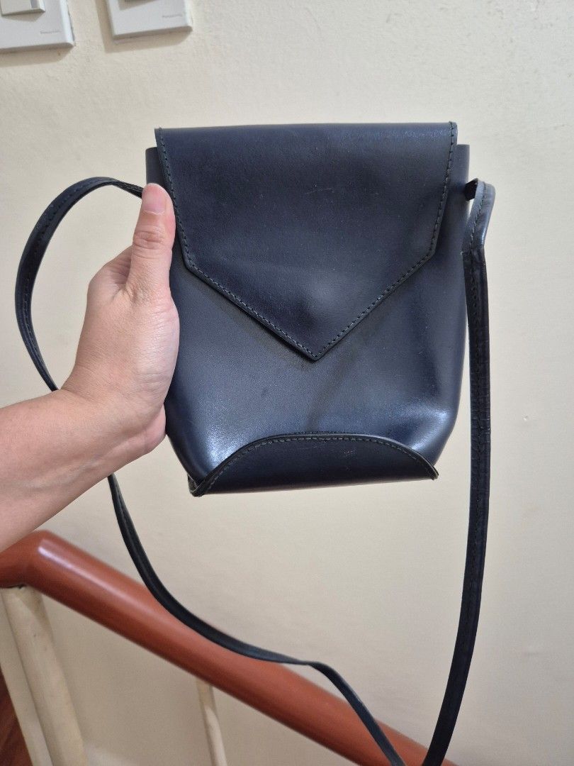 Italian Leather wallet bag (Category: Luxury Bags & Wallets) located in Pasig City. Submitted by 53888 (Listing ID 1394105132, Image 1). Description: made in Italy H7" x 6.5" navy/dark blue fits cellphone and small wallet.