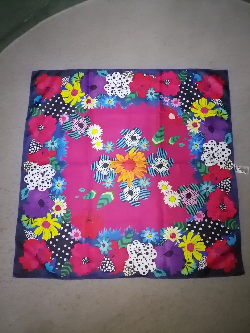 Lush Silk Scarf (Category: Scarves) located in Butuan. Submitted by az-branded.items (Listing ID 1394125524, Image 1). Description: Size: 27.5" x 27" Good as new Selected from Japan bale.