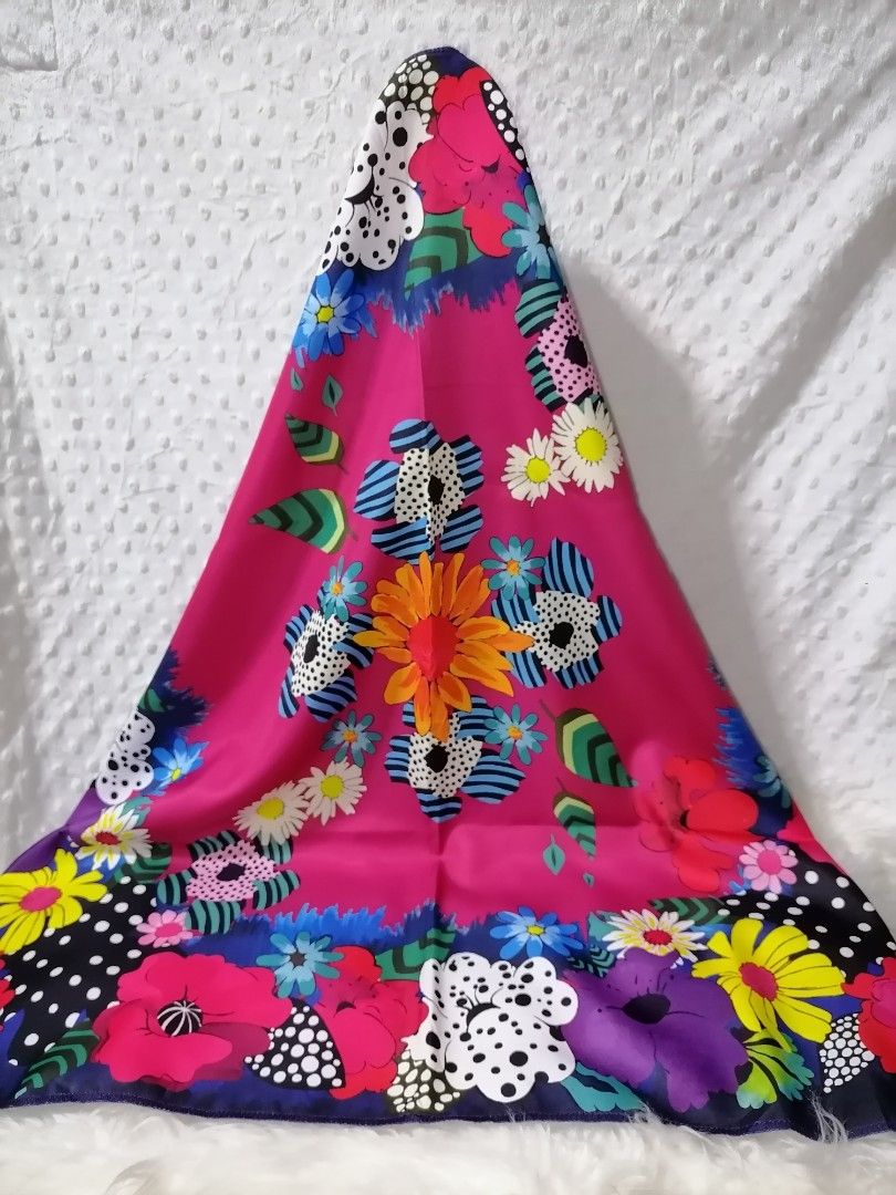 Lush Silk Scarf (Category: Scarves) located in Butuan. Submitted by az-branded.items (Listing ID 1394125524, Image 2). Description: Size: 27.5" x 27" Good as new Selected from Japan bale.