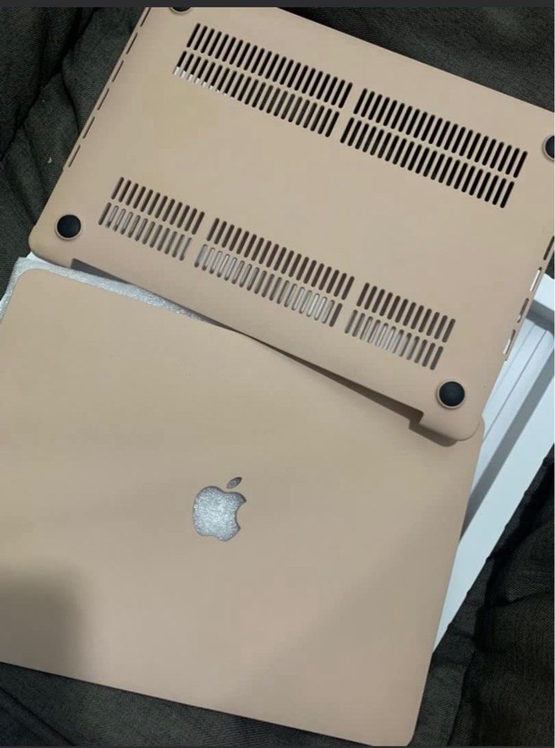 MACBOOK PRO 13 m1 laptop case (Category: Cases & Covers) located in Quezon City. Submitted by prelovedsaleitems (Listing ID 1394022219, Image 2). Description: .