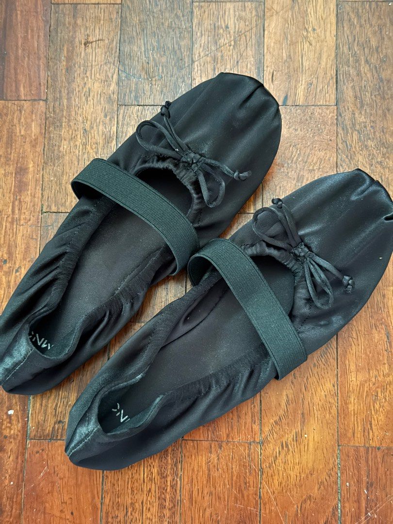 MANGO Ballet Shoes (Category: Flats & Sandals) located in Paranaque City. Submitted by stphraynes (Listing ID 1394058843, Image 2). Description: MNG Ballet Shoes - Size: US6 - Good condition - Used twice only.