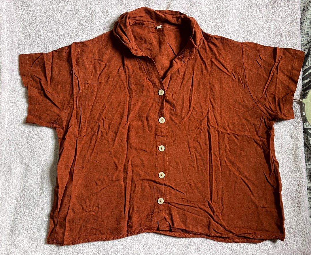 Maroon Top (Category: Blouses) located in Marilao. Submitted by dnncsd (Listing ID 1394111497, Image 1). Description: Medium ₱50.