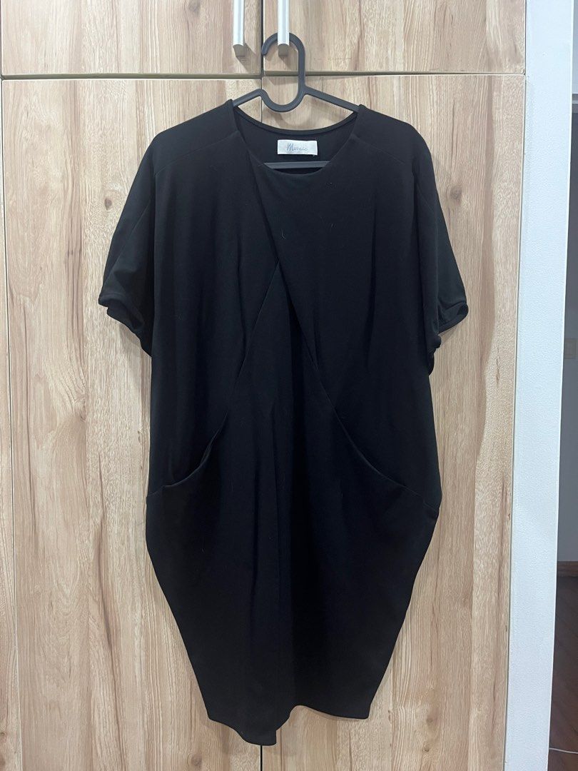Mosaic Black Dress (Category: Dresses) located in Quezon City. Submitted by bonkee_declutters (Listing ID 1394033110, Image 1). Description: Thick fabric with 2 side pockets Worn once then kept in closet RFS: decluttering Estimates size when laid flat: Width - 28 inches Length - 35 inches.