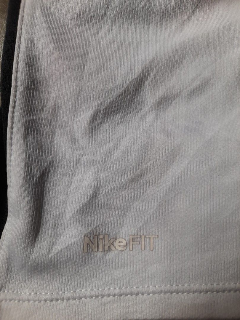 Nike white sports tshirt (Category: Tshirts & Polo Shirts ) located in Taguig. Submitted by sebas_tian (Listing ID 1393625048, Image 3). Description: need wash DIMES: 21.5x29.