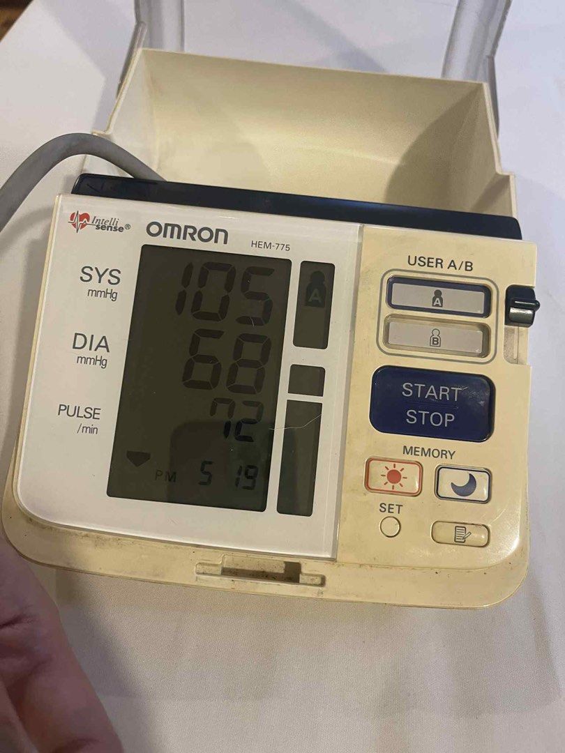 Omron BP monitor (Category: Health Monitors & Weighing Scales) located in Makati City. Submitted by xaannee (Listing ID 1394100006, Image 3). Description: Omron HEM-775 Good working condition Rfs: extra.