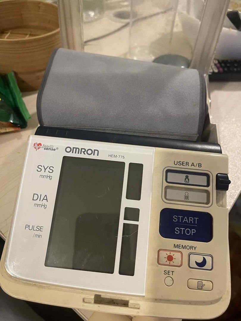 Omron BP monitor (Category: Health Monitors & Weighing Scales) located in Makati City. Submitted by xaannee (Listing ID 1394100006, Image 2). Description: Omron HEM-775 Good working condition Rfs: extra.