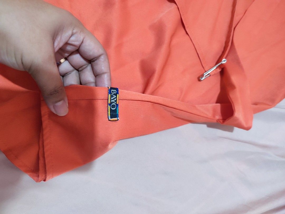 Original Large Bayo Orange Blouse (Category: Blouses) located in Taguig. Submitted by favoredpreloved (Listing ID 1394084271, Image 2). Description: Corporate or semi-fomal blouse.