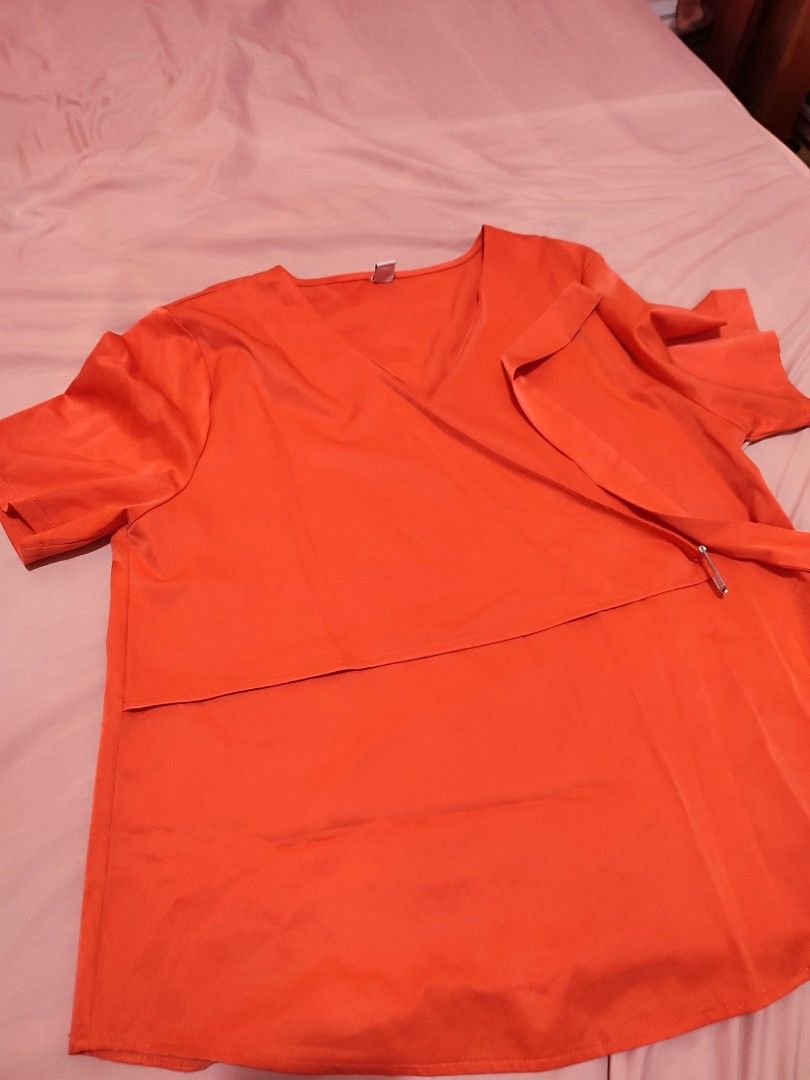 Original Large Bayo Orange Blouse (Category: Blouses) located in Taguig. Submitted by favoredpreloved (Listing ID 1394084271, Image 1). Description: Corporate or semi-fomal blouse.
