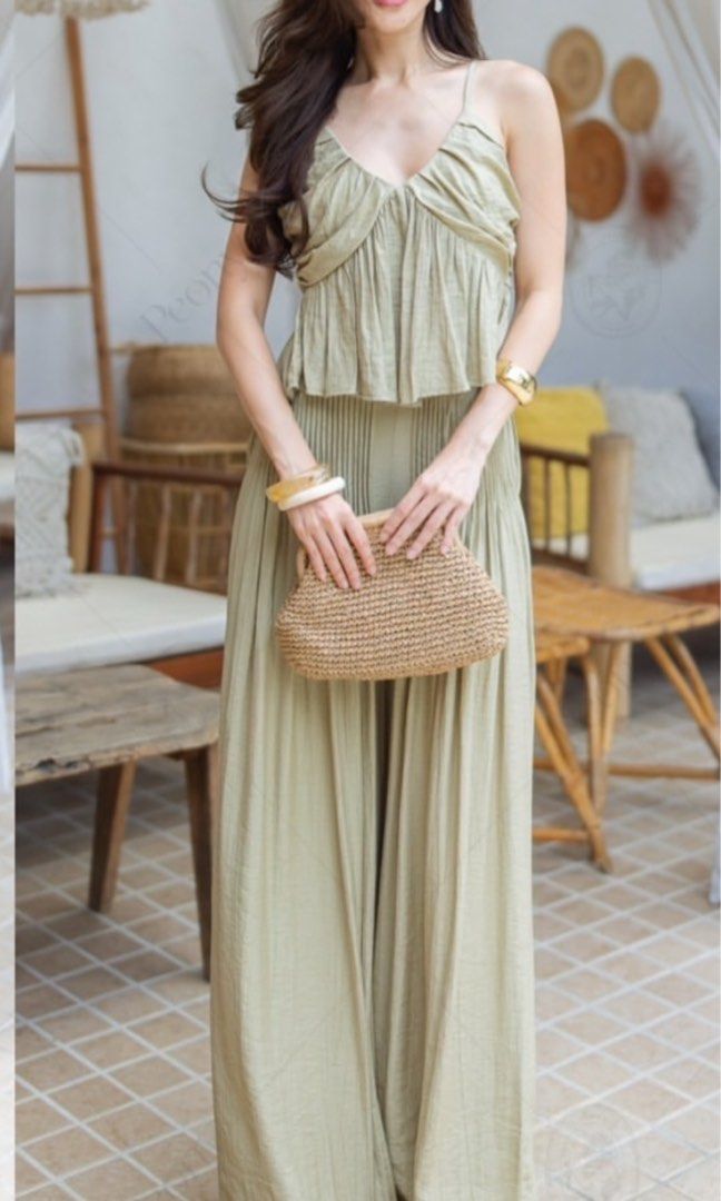 Peony BKK Set Coordinates (Category: Sets or Coordinates) located in San Juan City. Submitted by japanesedenimm_ (Listing ID 1394064093, Image 2). Description: brand new! .