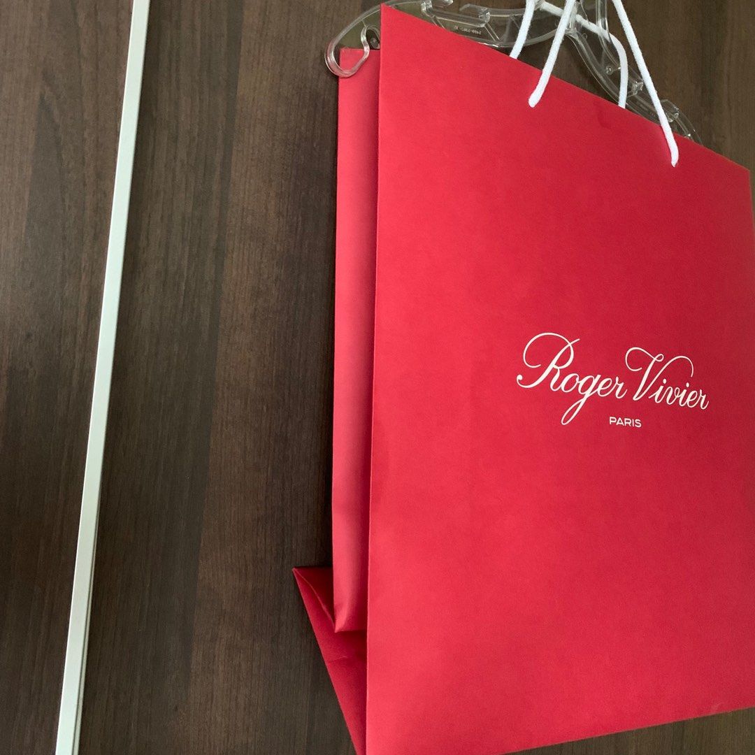 Roger Vivier paperbag Large (Category: Luxury Bags & Wallets) located in Manila. Submitted by thebookclubz (Listing ID 1394142833, Image 2). Description: .