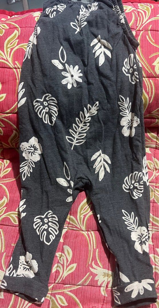 Sleeveles onesie for baby (Category: Babies & Kids Fashion) located in Quezon City. Submitted by melalog (Listing ID 1394157465, Image 2). Description: For sale is a sleeveless onesie for a 6 to 9 month old baby. Selling for 125 plus shipping. Otem is in peoj 2, qc. Pm if interested..