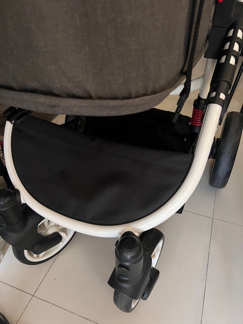 Stroller (Category: Strollers) located in Mandaluyong City. Submitted by ricamaesan37823 (Listing ID 1394175100, Image 3). Description: Firm! Got new one. Nego.