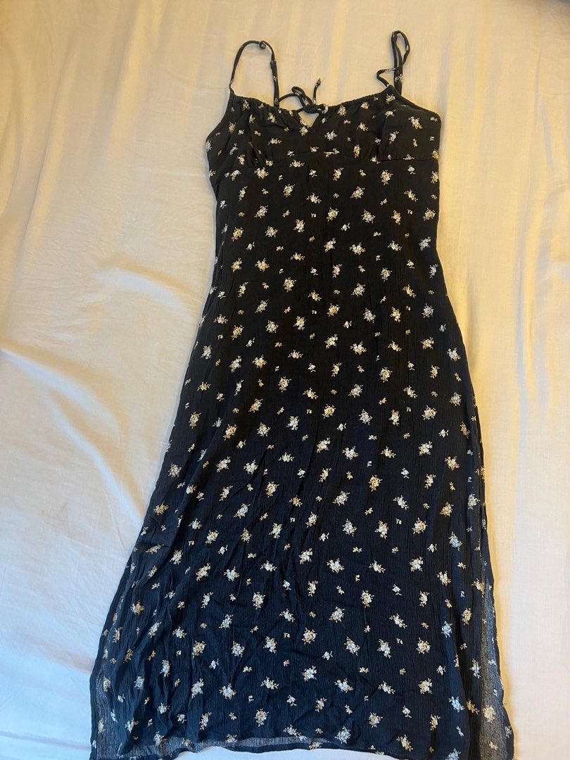 Summer Floral Midi Dress (Category: Dresses) located in Quezon City. Submitted by charmingday (Listing ID 1394100916, Image 3). Description: • Size : S (can fit up to 34” bust) • RFS: decluttering.