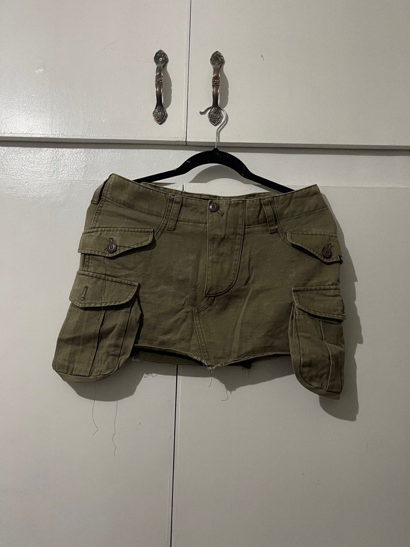 Vintage Green Cargo mini skirt (Category: Skirts) located in Angeles City. Submitted by brainselle (Listing ID 1394196451, Image 1). Description: super nice hard denim S:27-28 L: 11" Mod Jnt.