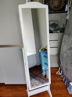 (Category: ) located in . Submitted by tarushopping (Listing ID 1394043855, Image 1). Description: .