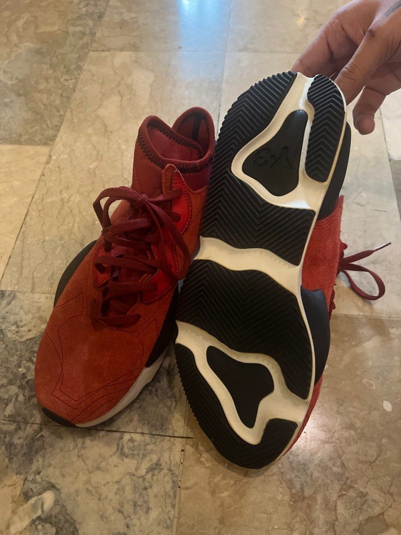 Y3 SNEAKER LUSH RED ROJO (Category: Casual Shoes) located in Paranaque City. Submitted by melsdeclutters (Listing ID 1394070677, Image 3). Description: SIZE 43.5 EURO.