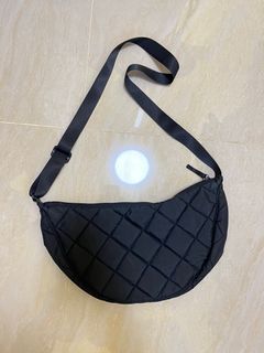 黑色菱格紋斜背包64209639973249110