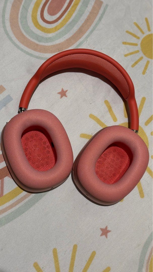 airpods max (Category: Headphones & Headsets) located in Makati City. Submitted by renzjosephyao (Listing ID 1394337585, Image 3). Description: meetup around ayala makati or rockwell.
