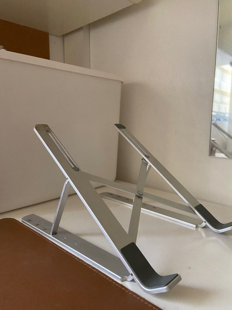 Aluminum Laptop Stand (Adjustable and Foldable) (Category: Laptops & Notebooks) located in Bacoor. Submitted by decluttergirlie2 (Listing ID 1394402731, Image 2). Description: RFS: Di na nagagamit Location: Bacoor, Cavite.