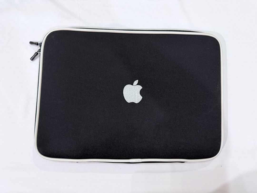 16 inch Laptop Sleeve (Category: Laptop Bags & Sleeves) located in Antipolo. Submitted by ramosjenessa (Listing ID 1394315015, Image 1). Description: Original apple laptop sleeve Fits 16 inch laptop Thick and hard foam material Black.