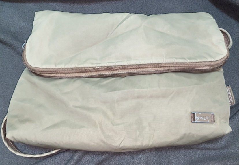 Authentic Pacsafe Messenger bag (USED) PLEASE READ THE DESCRIPTION (Category: Cross-body Bags) located in Pasig City. Submitted by catherinea26270 (Listing ID 1394380537, Image 3). Description: Authentic Pacsafe Messenger bag (USED) PLEASE READ THE DESCRIPTION Zippers are working No damage but with a bit of stains inside (can be removed with a good brush) Well used (HINDI PWEDE SA MAARTE) RFS: decluttering Selling price: 1250 MOP: Gcash / BDO tra