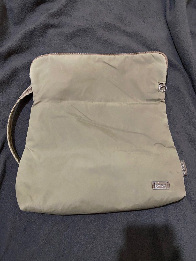 Authentic Pacsafe Messenger bag (USED) PLEASE READ THE DESCRIPTION (Category: Cross-body Bags) located in Pasig City. Submitted by catherinea26270 (Listing ID 1394380537, Image 2). Description: Authentic Pacsafe Messenger bag (USED) PLEASE READ THE DESCRIPTION Zippers are working No damage but with a bit of stains inside (can be removed with a good brush) Well used (HINDI PWEDE SA MAARTE) RFS: decluttering Selling price: 1250 MOP: Gcash / BDO tra