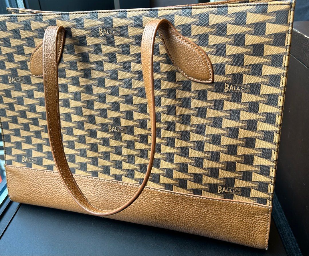 Bally Pennant Tote (Category: Luxury Bags & Wallets) located in Pasig City. Submitted by ortigasseller (Listing ID 1394276729, Image 2). Description: Negotiable.