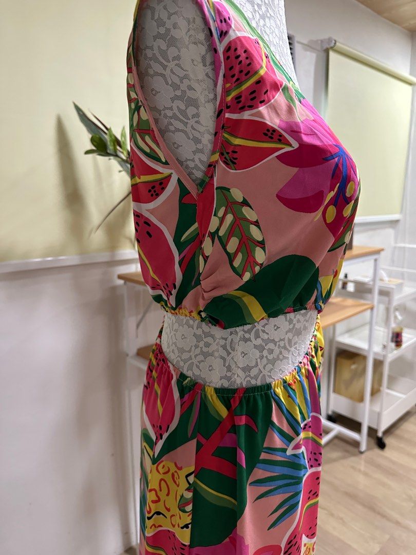 Beach high low dress (Category: Dresses) located in Quezon City. Submitted by icatagud (Listing ID 1394312154, Image 3). Description: Once lang nagamit medium size nice in actual.