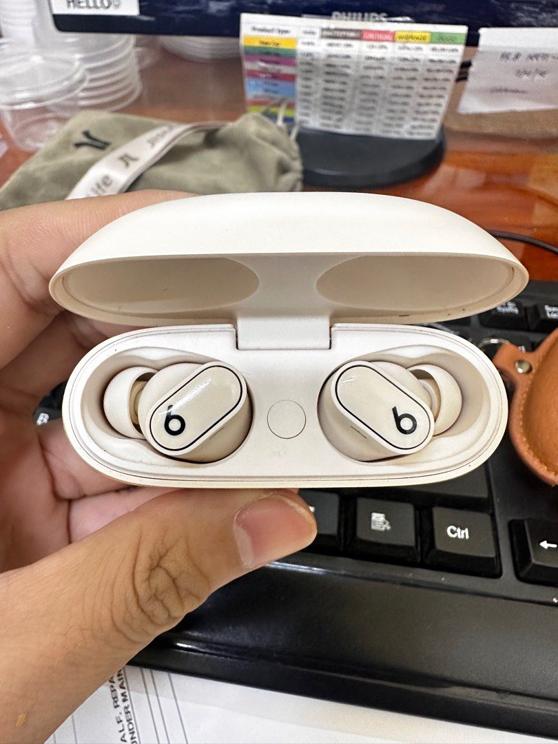 Beats Studio Buds Plus (Category: Earphones) located in Manila. Submitted by markzuniga04557 (Listing ID 1394206908, Image 1). Description: Brought this 10k on orange app, lightly used with case and box no issue. RFS change to airpods. .