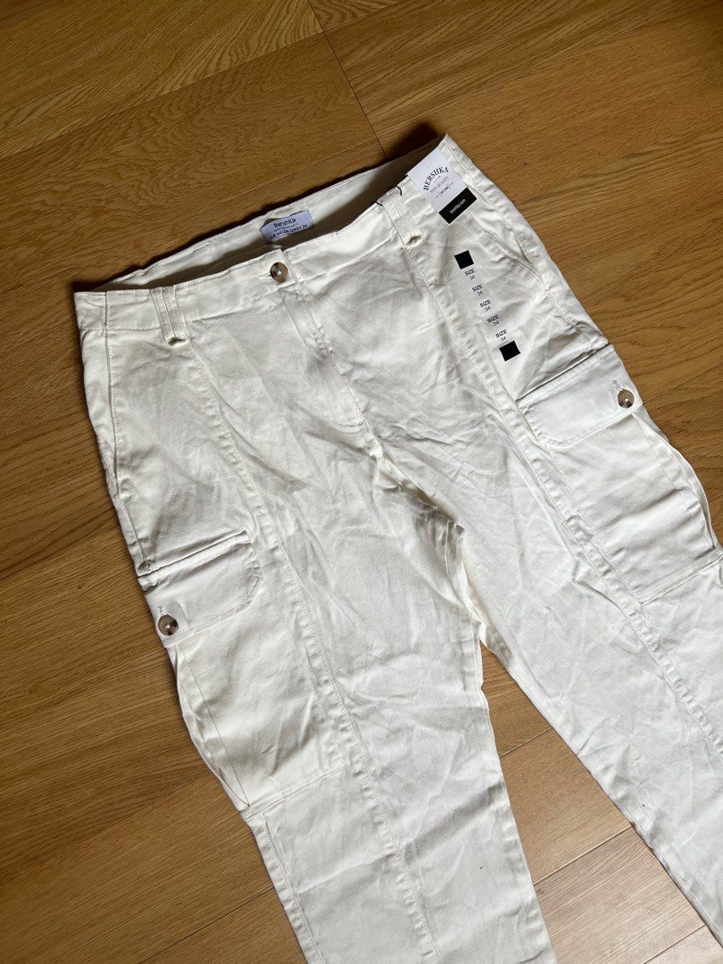 BKK White Cargo Pants (Category: Other Bottoms) located in Pasay City. Submitted by elleventh (Listing ID 1394260137, Image 2). Description: BKK White Cargo Pants - Brand new with tags - Fits 36-40 - Length: 37.5 - Please don’t mind the brand - Got this in the orange app for around 900 (supposedly for my mom) Selling for only ₱550 RFS: Decluttering + moving out All my listings are guaranteed authentic Payment Options: GCash, Maya, and PNB Shippin