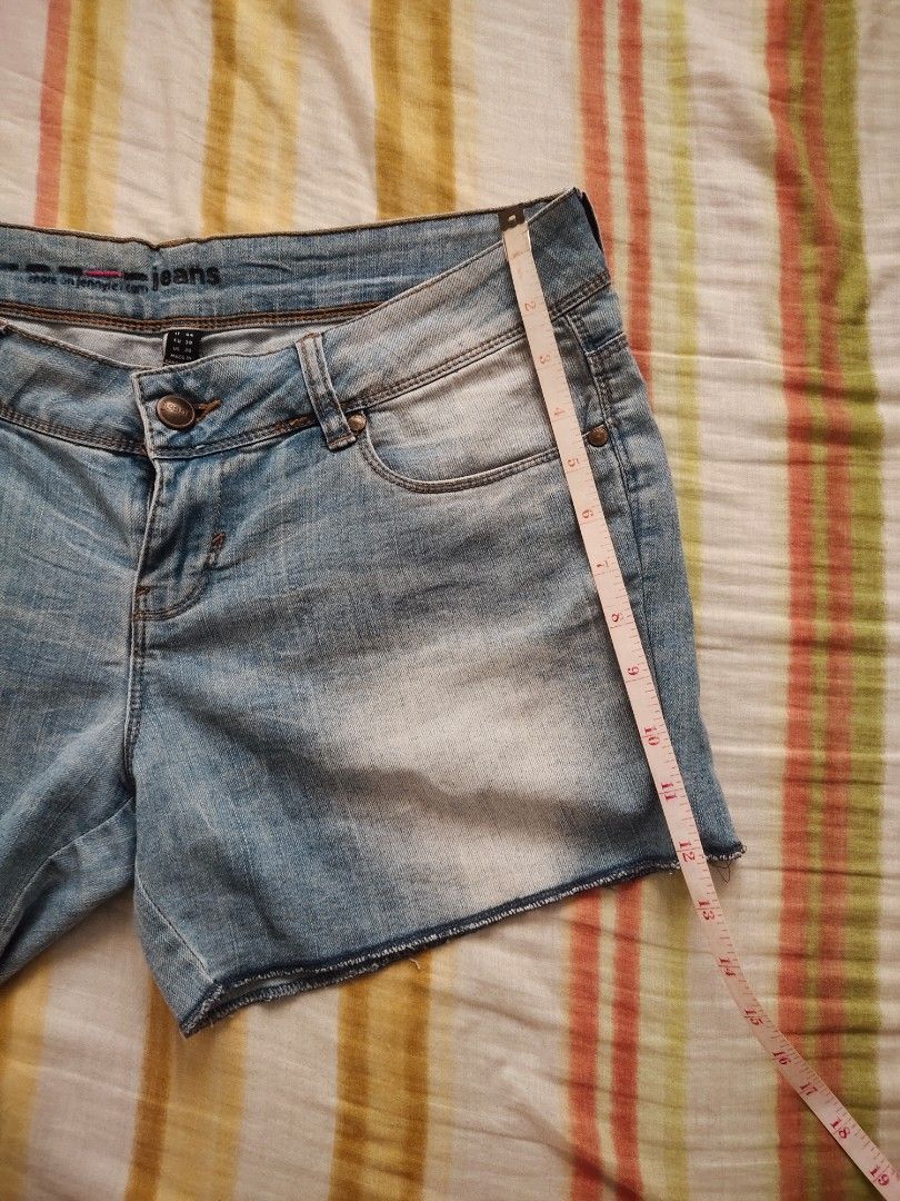 Blue Denim Maong Shorts (Category: Shorts) located in Manila. Submitted by maze.declutter (Listing ID 1394297078, Image 3). Description: - can fit 30-32 - maganda din fit neto but need to let go since di nako mahilig sa short shorts .