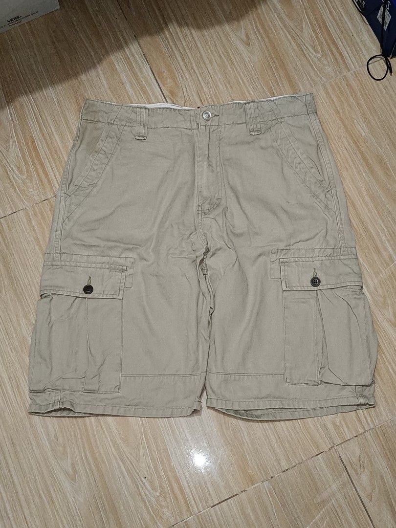 Chaps Cargo Jorts (Category: Shorts) located in Manila. Submitted by hate9ten (Listing ID 1394247047, Image 1). Description: Size 34 Length - 24 Inch No Issue Qc Loc.