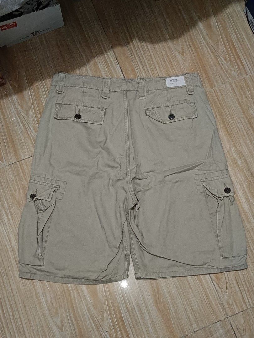 Chaps Cargo Jorts (Category: Shorts) located in Manila. Submitted by hate9ten (Listing ID 1394247047, Image 2). Description: Size 34 Length - 24 Inch No Issue Qc Loc.