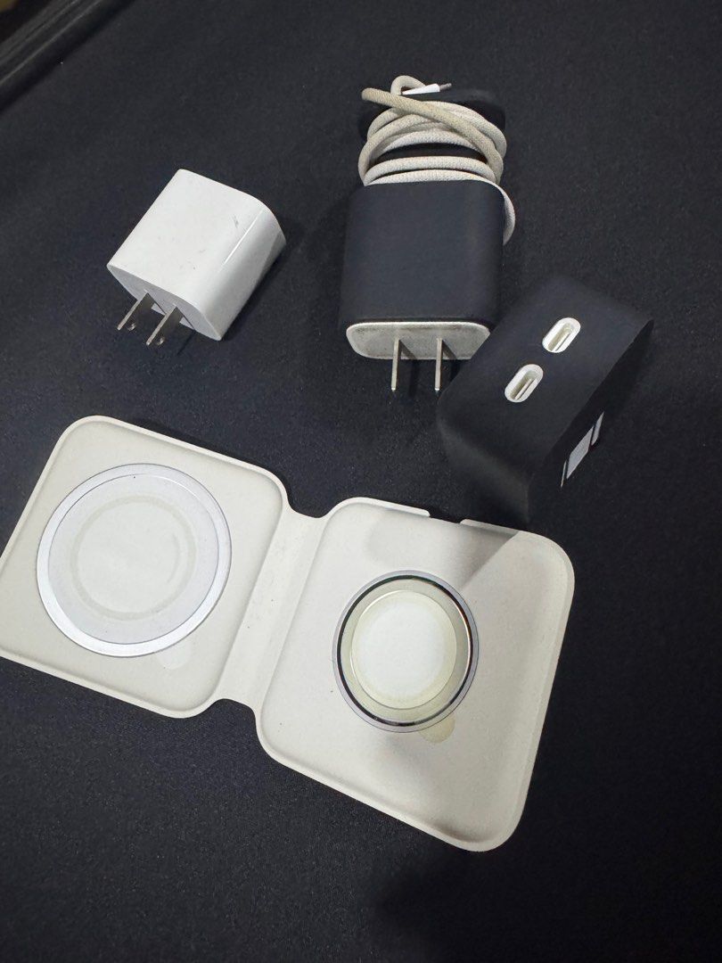 Apple Chargers magsafe 35w (Category: Chargers & Cables) located in Manila. Submitted by kenchenfukang (Listing ID 1394214261, Image 1). Description: For sale Magsafe duo charger - P2,000 20w charger with cable - 800 35w dual port charger - P3,000 100% original legit check all you want Meet up manila quezon city Lalamove grab ok .