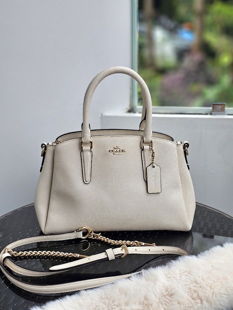 COACH White Mini Sage Carryall Rouge (Category: Luxury Bags & Wallets) located in Baguio. Submitted by kayeonlineshop (Listing ID 1394235628, Image 1). Description: 👜 Two-way Bag w/ detachable sling 👜 Pre-owned Authentic 👜 3 compartment ( zip center & snap closure) 👜 Good Condition (may kunting rubs sa corner) 👜 Via Measuring Tape: H (7"), L (10"), W (4") 📌 Shipping via J&T (no to COD) 🏷 MOP: G-cash / Bank transfer.