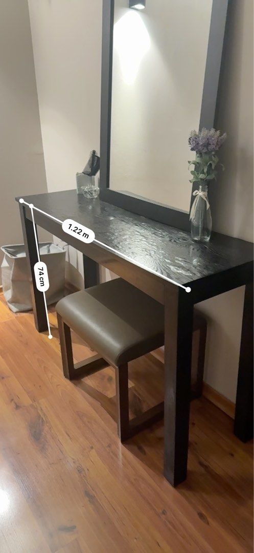 Console Table (Category: Tables & Sets) located in Kuala Lumpur. Submitted by agneslow7 (Listing ID 1394217254, Image 1). Description: .