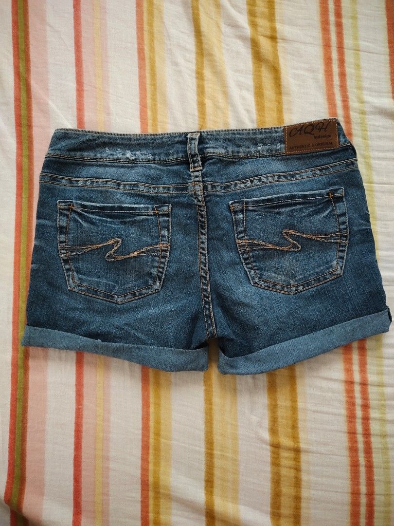 Denim Maong Shorts (Category: Shorts) located in Manila. Submitted by maze.declutter (Listing ID 1394296126, Image 2). Description: - size 34 on tag but can fit 30-32 - see photos for more details.