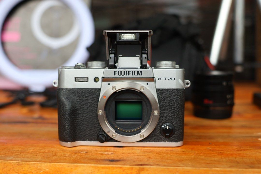 Fujifilm X-T20 Mirrorless Camera (Category: Cameras) located in Manila. Submitted by lenascamera (Listing ID 1394363100, Image 2). Description: NOTE: Sa dami po ng message na natatangap ko, naka hold napo ang Mga message hindi napo ako makapag reply pero na babasa ko kaya hanggat maari mag direct na kayo sa page ko sa facebook Lenas camera para nakareply ako agad salamat. Fujifilm X-T20 Mirrorless Camera Price: ₱37,500 (with 35mm lens) ₱43,000 (w