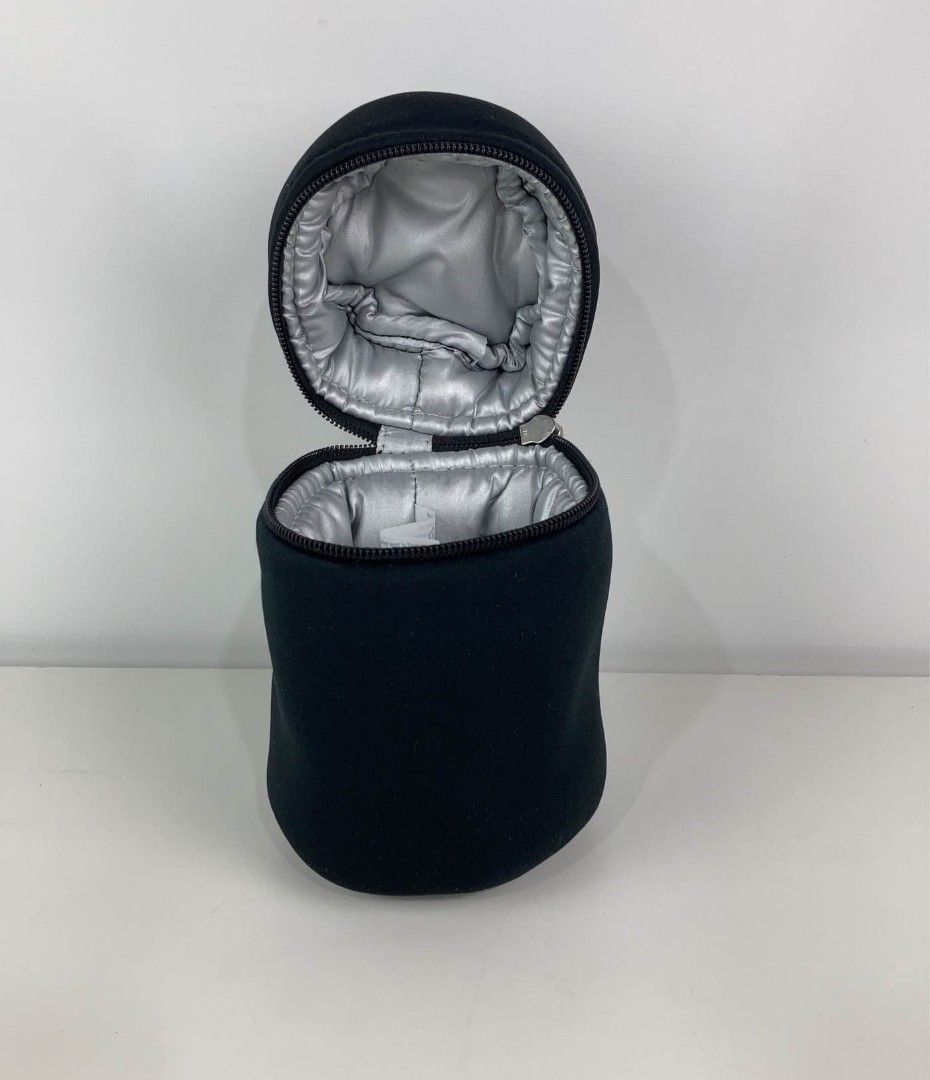 [GFS] Tommee Tippee Bottle Insulated Bag (Category: Breastfeeding & Bottle Feeding) located in Quezon City. Submitted by greatfindstuff (Listing ID 1394268140, Image 3). Description: Tommee Tippee Bottle Insulated Bag🇦🇺 📌Condition • Good as New • from UK • As is • no box 📍 Novaliches, Quezon City 🛵 Lalamove • Self Pick up • Grab 💰Gcash • Maya • BPI • Cash on pick up - Keeps baby bottles warm while traveling. - Zippered closure for secure st